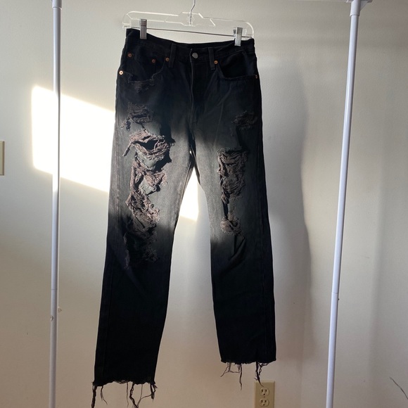 Levi’s Black Ankle Ripped Straight Jeans 24 - Picture 1 of 7